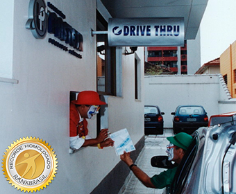 Primeiro drive-thru para coleta de exames laboratoriais