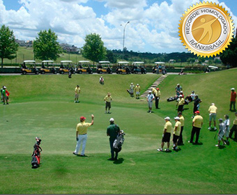 Jogo de golfe com maior número de participantes