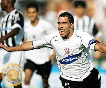 Galos gigantes são apresentados na Expogrande