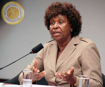 Visão do futuro: Google apresenta óculos com acesso à internet