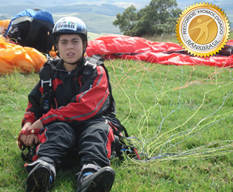 Mais jovem piloto de parapente