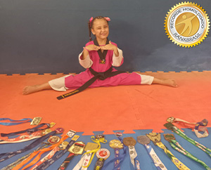 Mais jovem faixa preta no taekwondo feminino