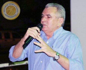 Maior tempo ininterrupto declamando poemas de autoria própria sem repetições