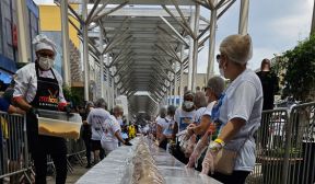 Maior Distribuição Gratuita de Cachorro-Quente