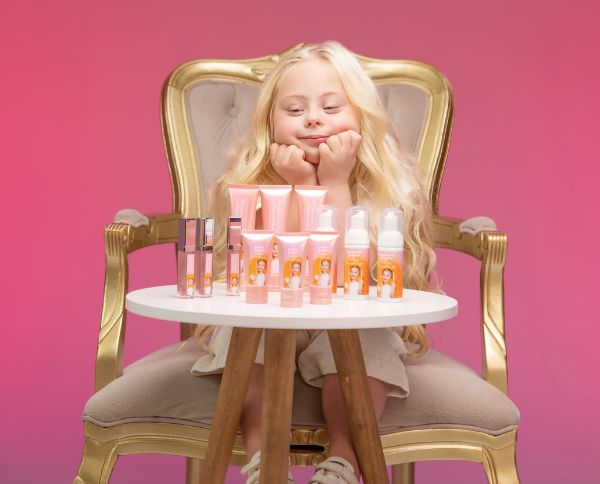 Com apenas 8 anos, Pietra Grossklags quebra barreiras e se torna símbolo de inclusão ao lançar a marca de cosméticos BY PIETRA GROSSKLAGS, conquistando reconhecimento nacional pelo RankBrasil.