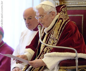 Papa Bento 16 renuncia e cinco brasileiros concorrem ao cargo