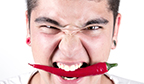 DESAFIO – Quem come mais pimentas em um minuto?