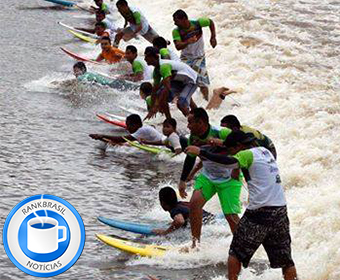 Surfistas desafiam a pororoca para bater recorde