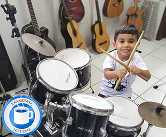 Orquestra de bateria infantil pode bater recorde em Joinville (SC)