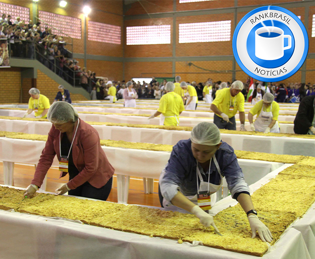 Blumenau quer quebrar o próprio recorde com cuca gigante