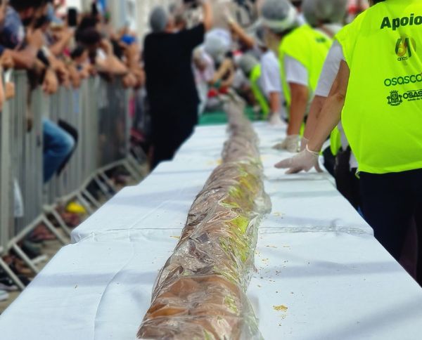 Osasco entra para a história com cachorro-quente gigante de 63 metros