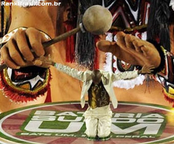 Mangueira inova no Carnaval 2012 e congela a bateria por quase dois minutos