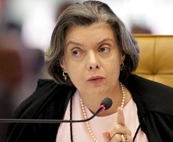 Cármem Lúcia é a primeira mulher eleita presidente da Justiça Eleitoral