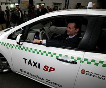 Taxi elétrico pode rodar 160 km com uma única carga